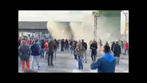 ITALY - Police Hit Port Protesters With Water Cannons