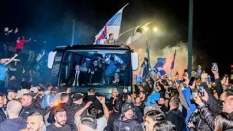 Magnífica e fenomenal festa em Nápoles no festejo do titulo de campeão de Itália.