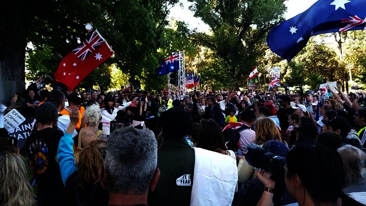 Melbourne Protest: Performers and Crowd sing Aussie National Anthem and "We Are Australian"