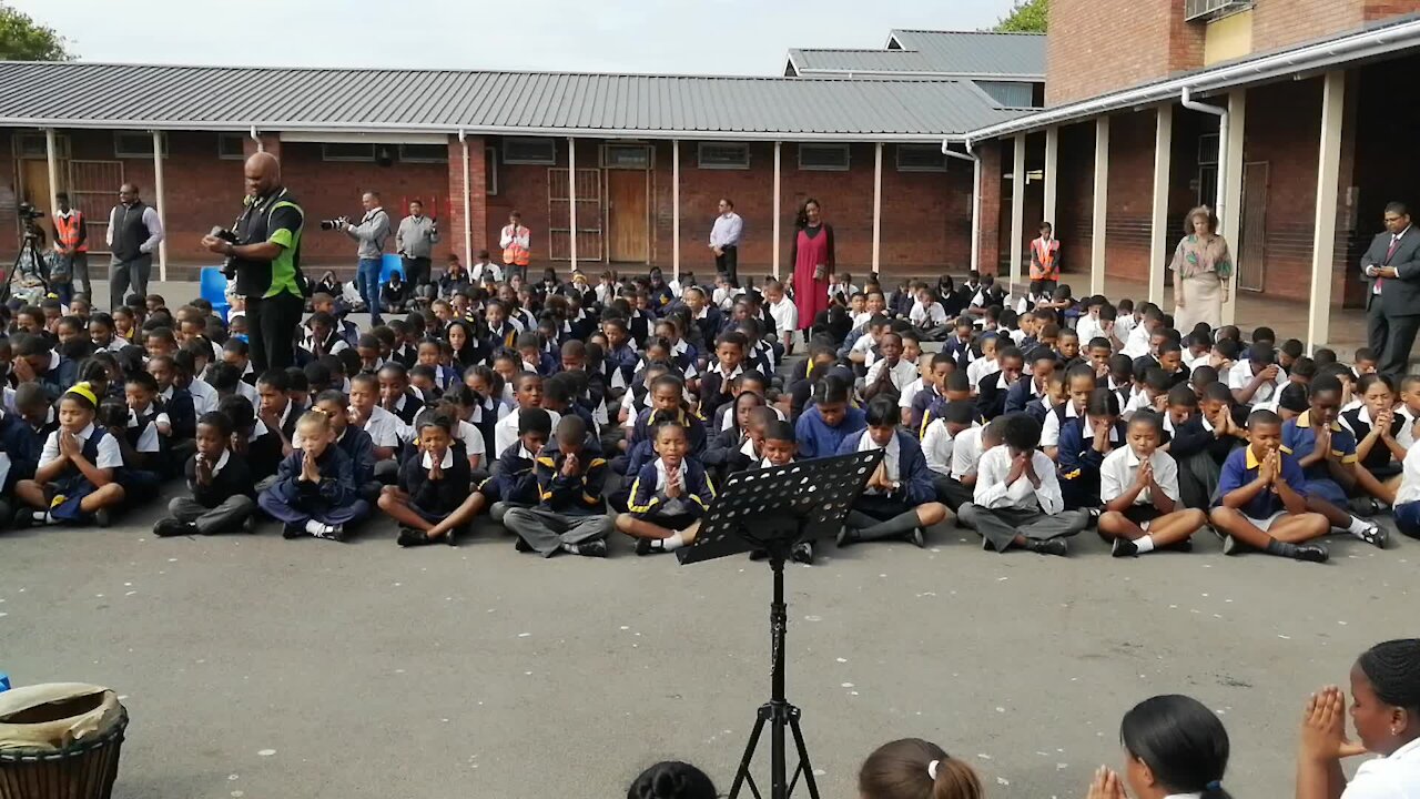 SOUTH AFRICA - Cape Town - Nerina Primary Uniform Handover (Video) (nbi)