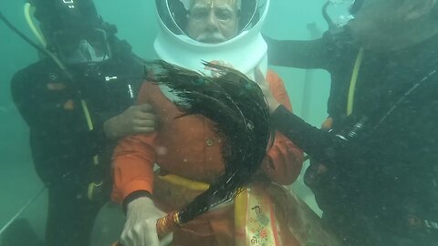 PM Modi dives to pray under the sea...
