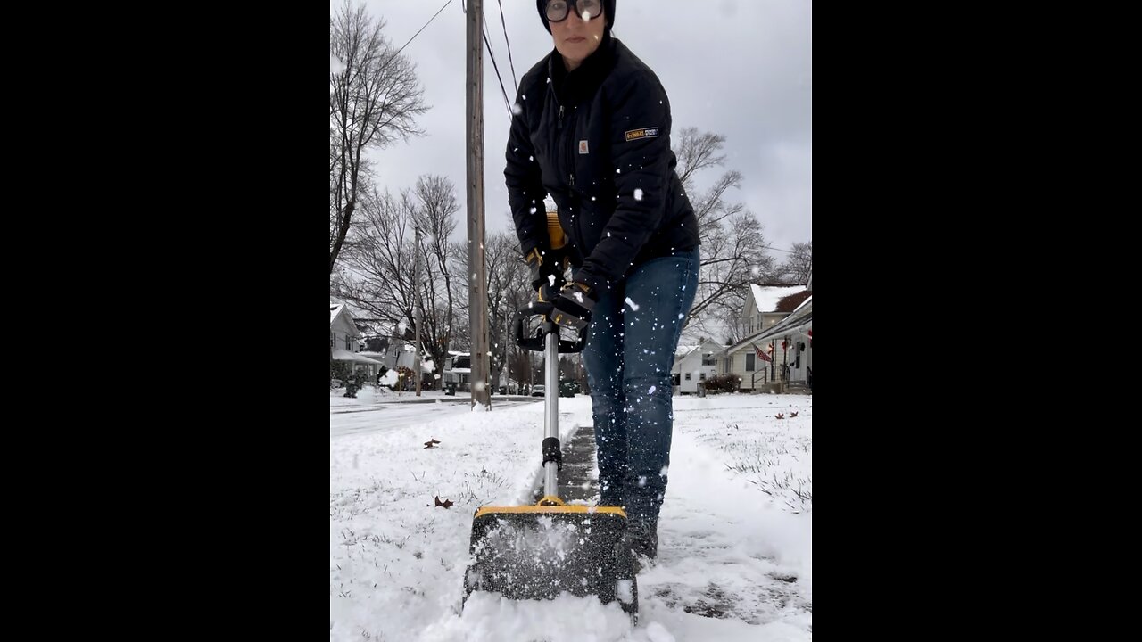 DEWALT SNOW SHOVEL BLASTS THROUGH WINTER ❄️💪 #snow #diy #landscape