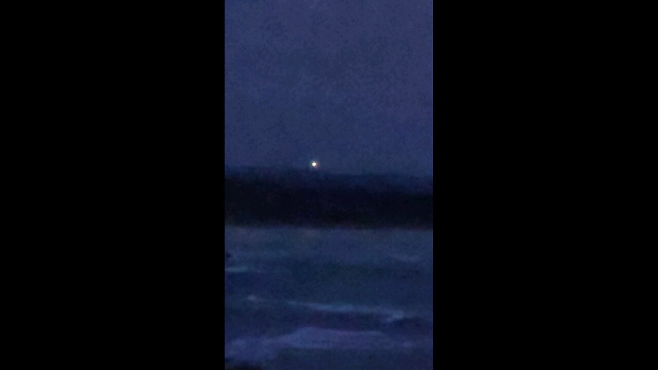 there's airport at Cabarite beach logon nsw