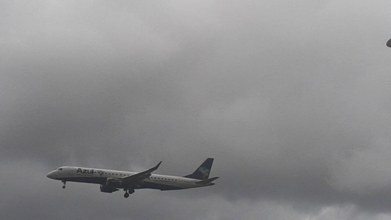 Embraer 195 PR-AUI vindo de Santarém(PA) para Manaus