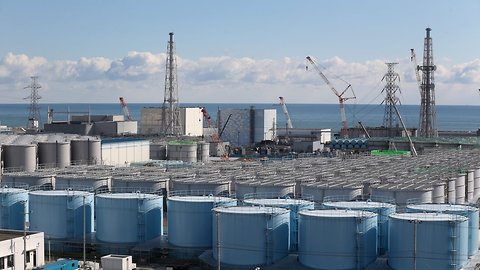 Workers Resume Removing Fuel Rods At Fukushima Power Plant