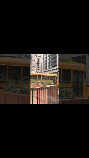 School bus at Old Montréal