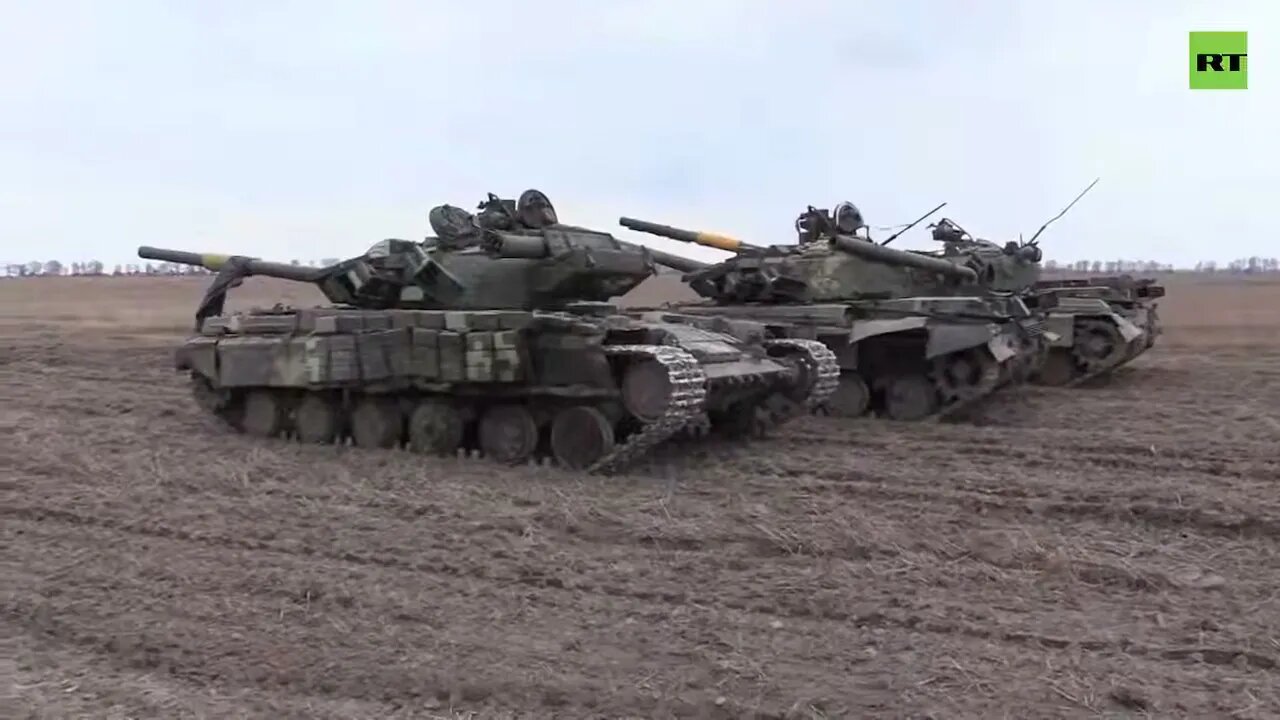 3 Ukrainian T-64 tanks captured, being prepared to be transferred to DPR military