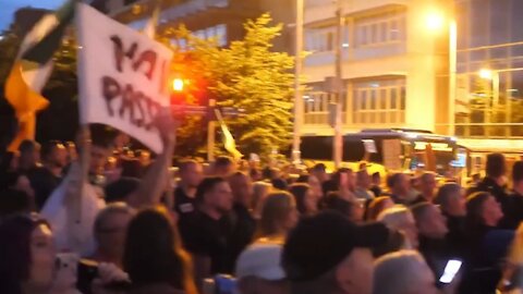 DUBLINO | Migliaia di Cittadini in Rivolta Contro il Green Pass
