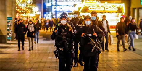 Was Uniformen und Dienstmarken beseuten