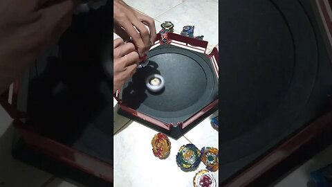 essa não deu pro longuinus #batalhadebeyblade #beyblade #beybladeburst