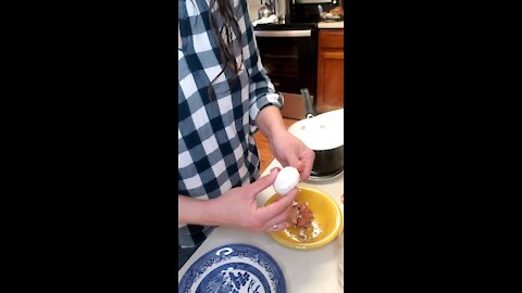 How to peel eggs