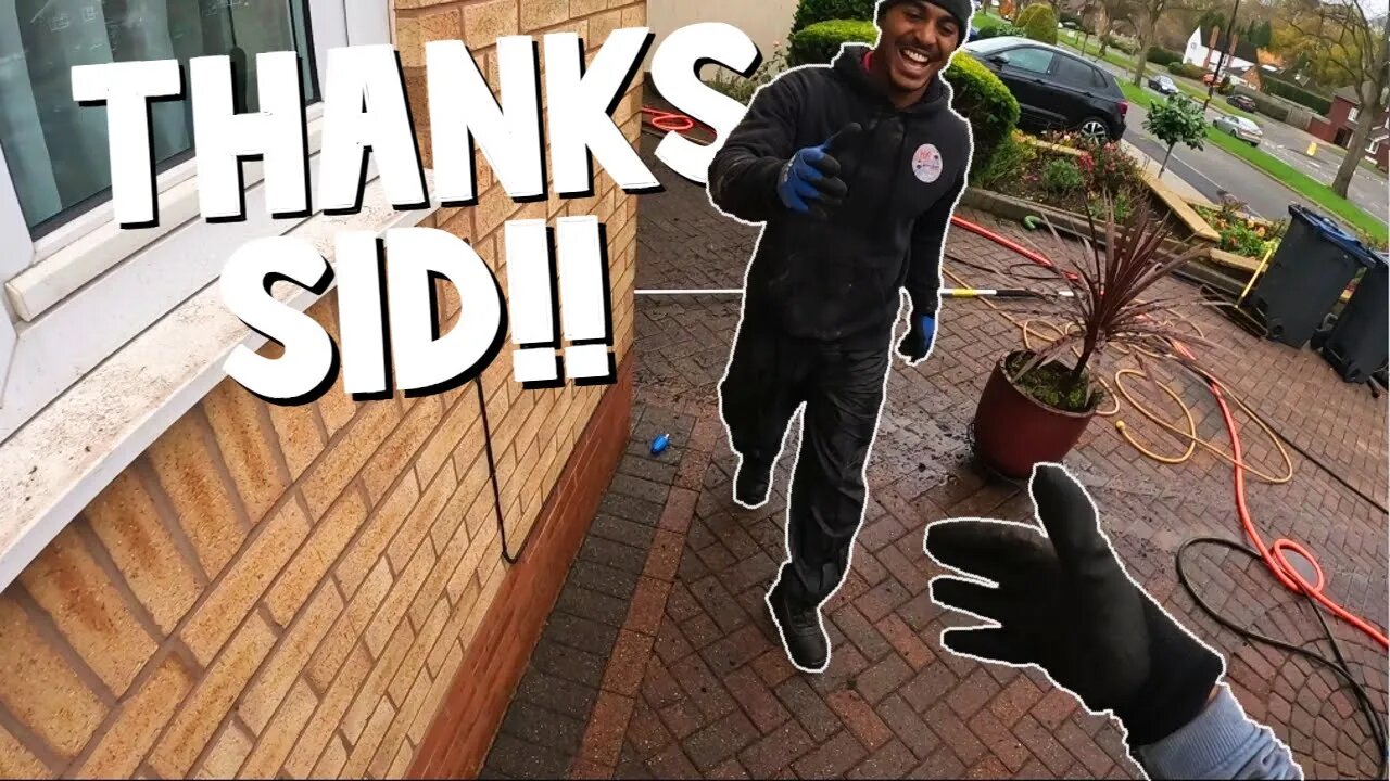 HELP! I UNDERESTIMATED MY FIRST JOB! - Saving The Day on A Tricky Roof Clean!