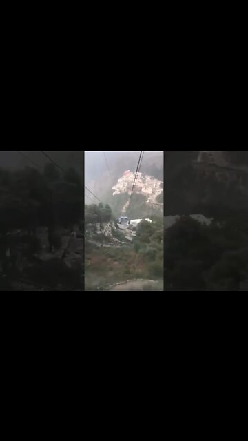 रोप वे मैं माता वैष्णो देवी की यात्रा का आनंद लेते हुए