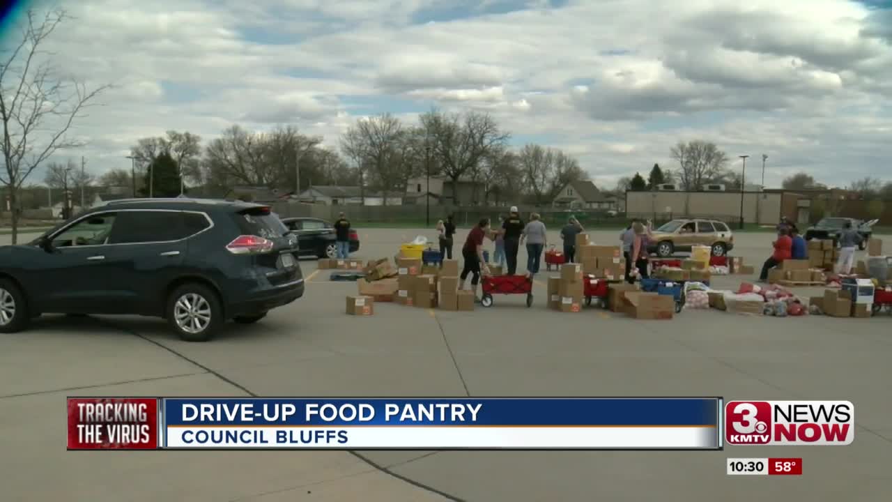 Drive-up food pantry in Council Bluffs