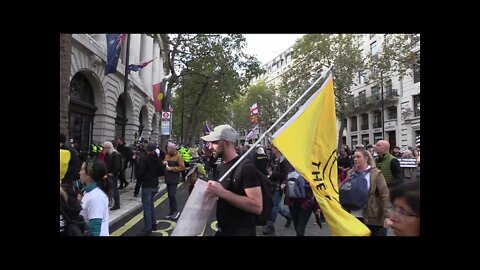 Thousands arrive at Australia house in protest of the vaccine passport