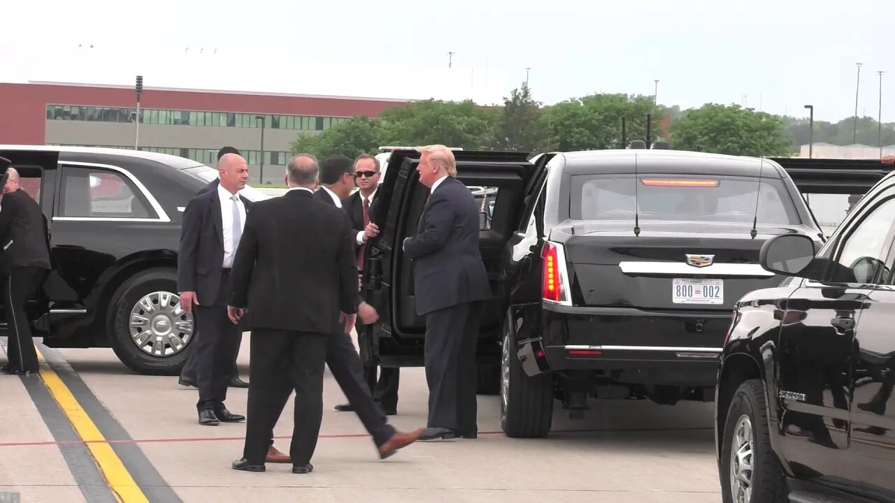 The doors of the US Presidential Limousine Cadillac are THICK! "The beast".