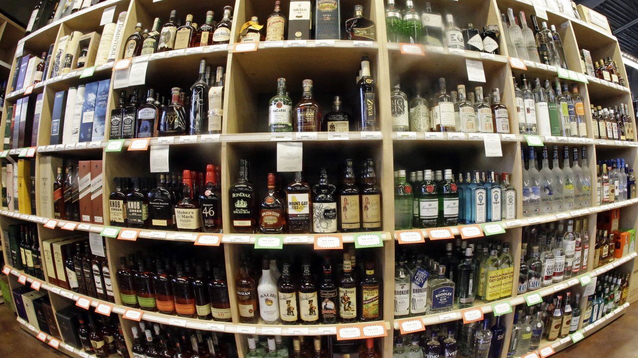 Sober Support Groups Push Back On Pandemic Drinking Binge