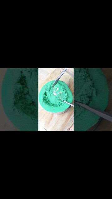 Pouring Molten Metal on Kinetic Sand #shorts #shortsfeed #cool