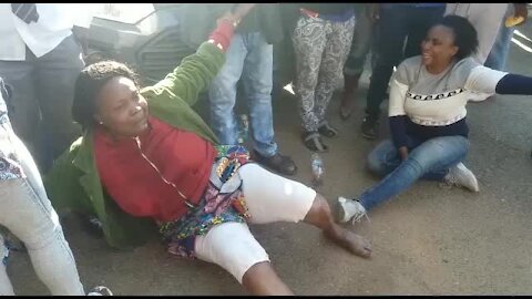SOUTH AFRICA - Johannesburg - Grade 8 pupil stabbed(video) (GTL)