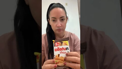 Reviewing Nutella B-Ready #asmr #shorts