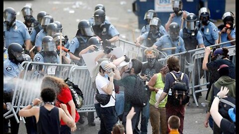 Fighting between protesters and Trump supporter During the US elections