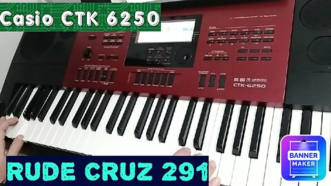 Rude Cruz tocada em um teclado Casio CTK 6250