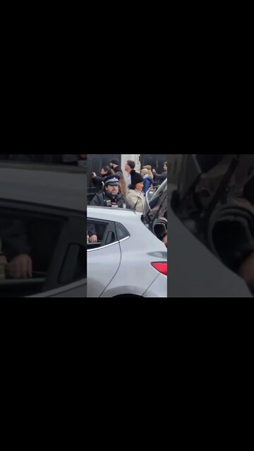 car searched out side Buckingham Palace #buckinghampalace