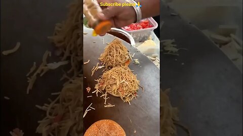 chowimen burger देखो😱#viral #blogs#shortsfeed #youtubeshorts #funny #foodshorts#newfoodvlog #shorts