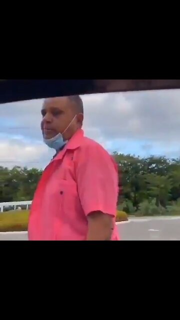 (VÍDEO): Taxista amaga con golpear a rusa residente en Bávaro