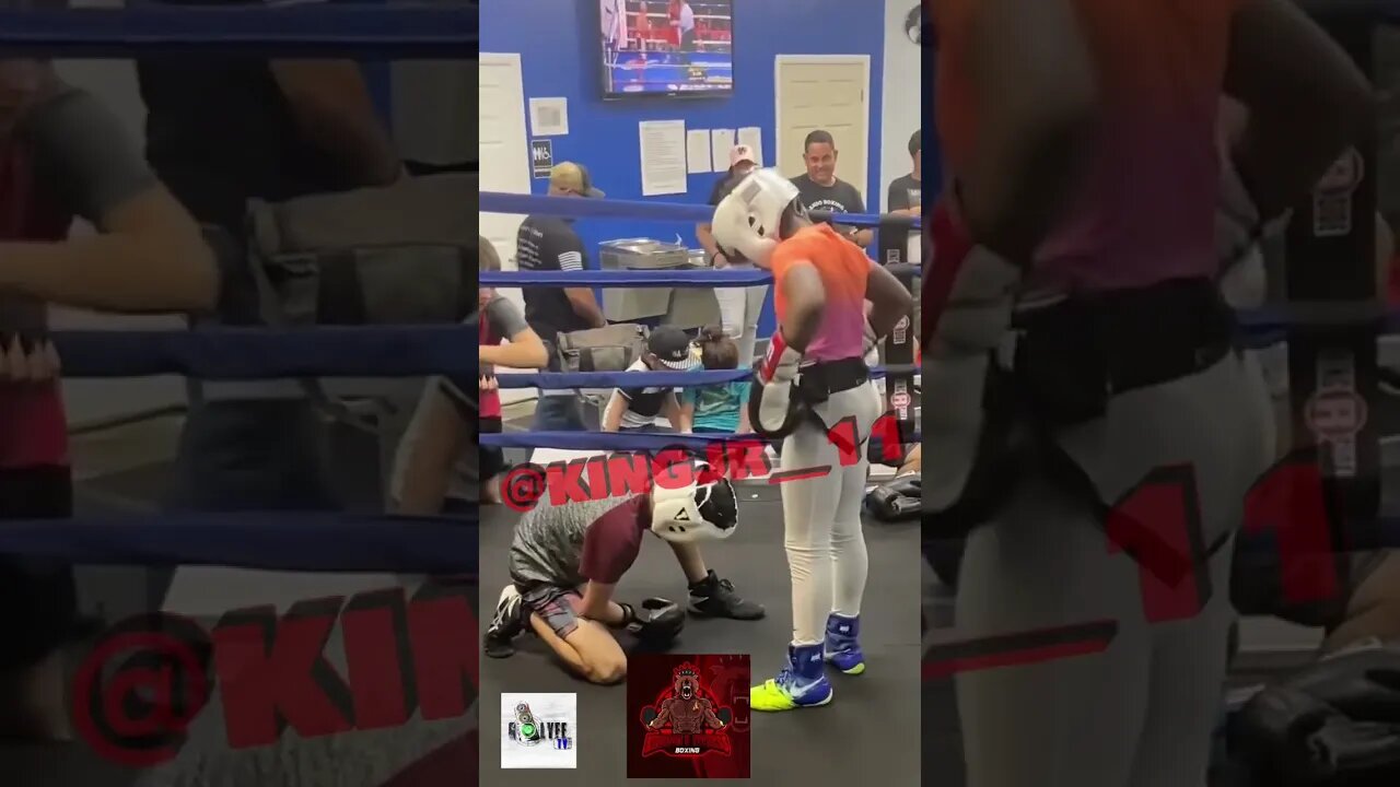 King Jr delivers the shot heard around the world! Phenom from Houston 😮‍💨🥊