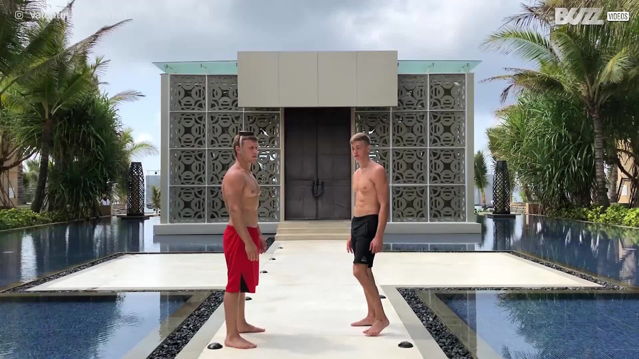 Impressionanti acrobati russi a Bali