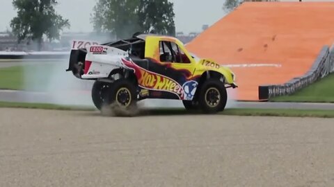 Hot Wheels car on familiar orange track makes an incredible jump | whatduhbot