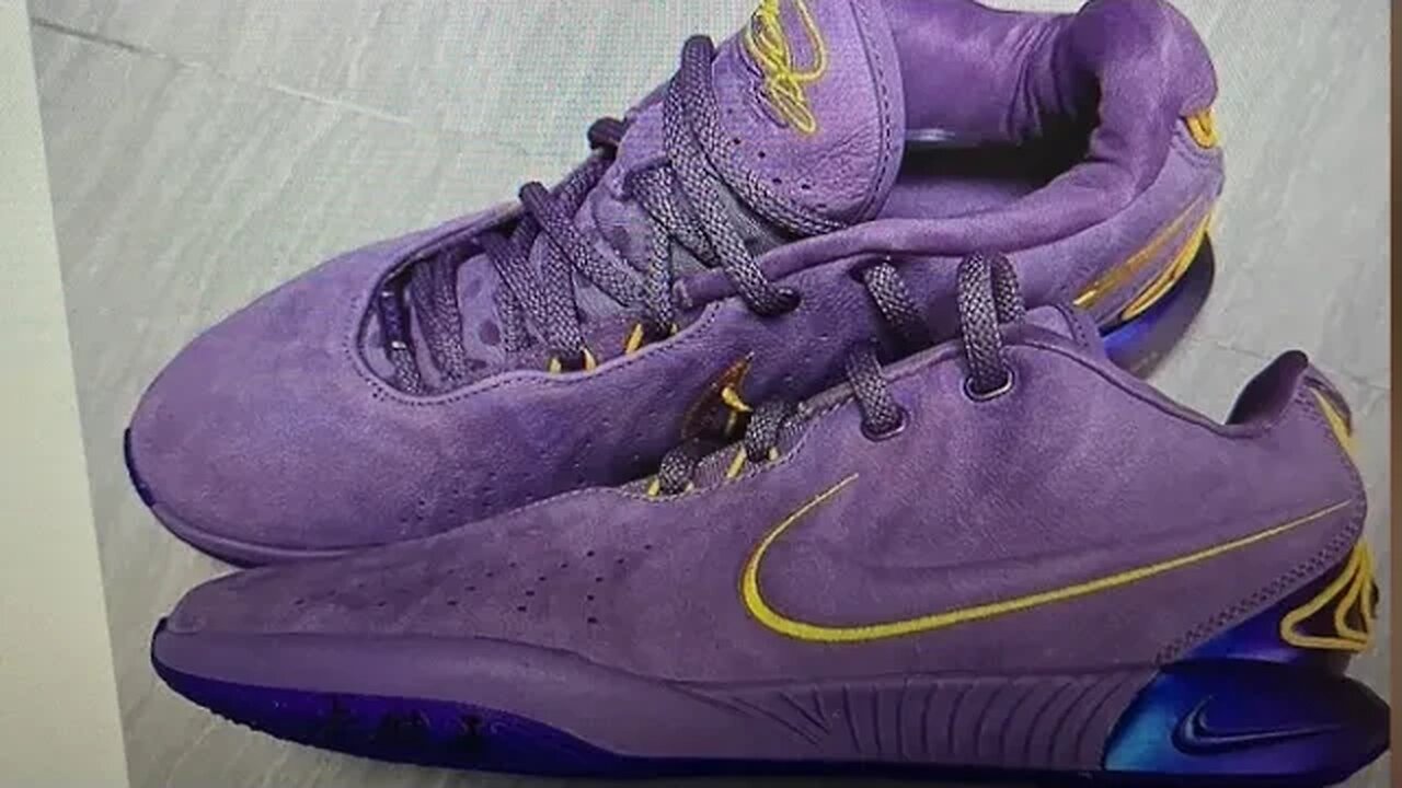 LEBRON “PURPLE RAIN” GYM SHOE