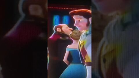 Frozen: Princess Anna Hits Bad Boy Prince Hans ☃️😆 #shorts #short #disney #disneyprincess