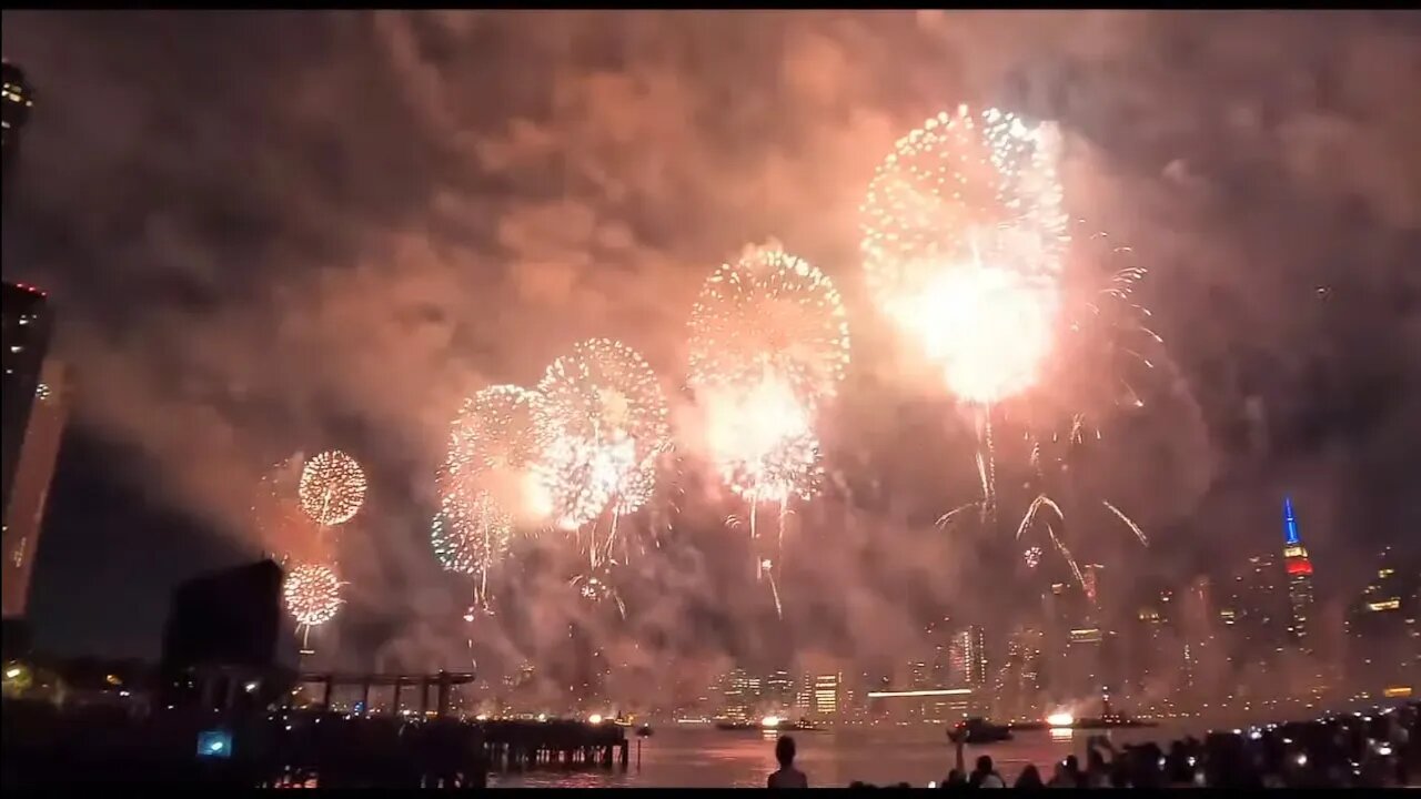 4th of July firework show LIVE! (NYC). #4thofjuly #fireworks #macys