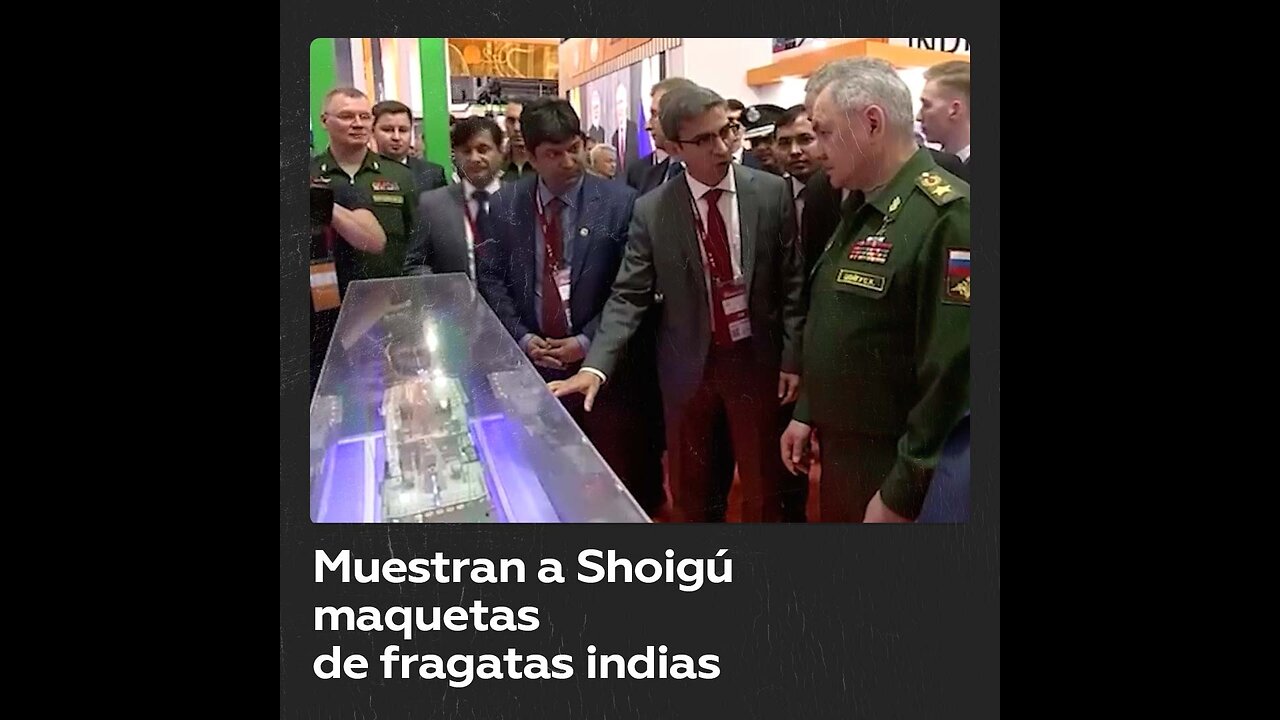 Ministro ruso de Defensa observa maquetas de fragatas de la India en el foro Army 2023