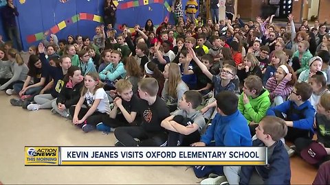 Kevin Jeanes visits Oxford Elementary School