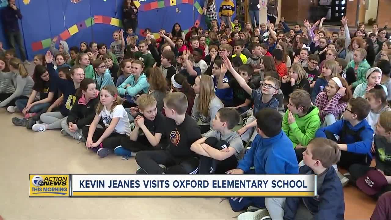 Kevin Jeanes visits Oxford Elementary School