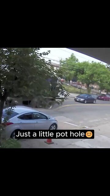 TRUCK CREATES HUGE SINK-HOLE🚏🚛🕳️🚗ON PUBLIC ROAD🚛🕳️🚙💫