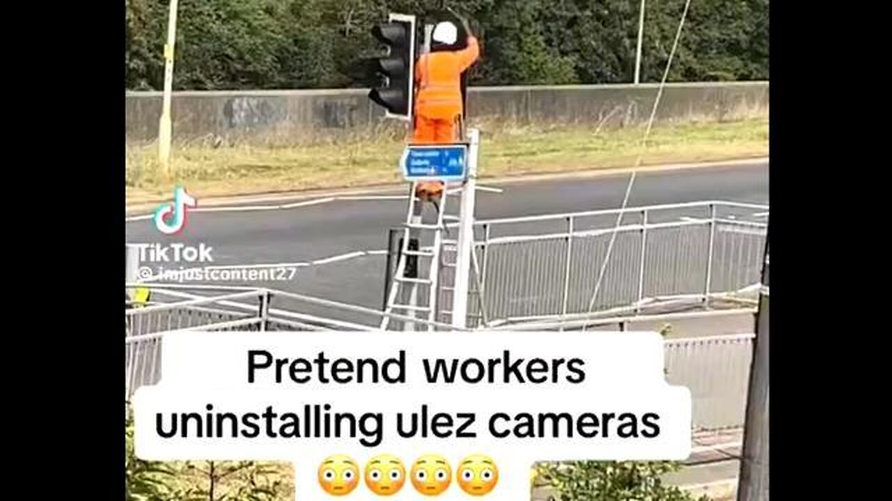 Pretend Workers Uninstall ULEZ Camera's