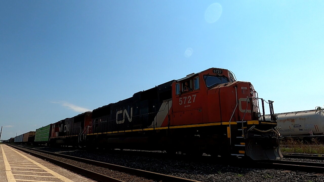 Train 485 CN 5727 & CN 5606 Engines Manifest Train Westbound In Ontario TRACK SIDE