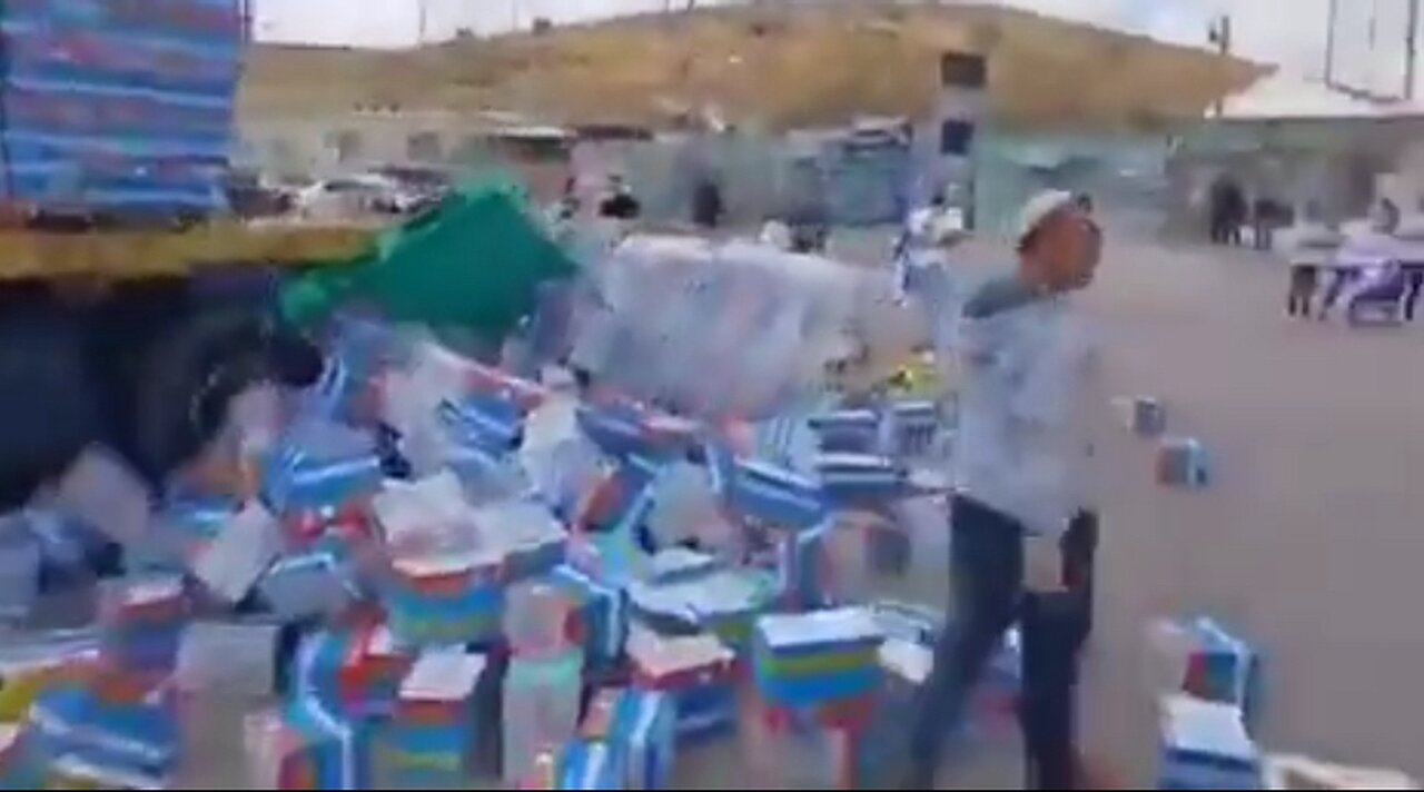 Israeli mob of civilians attacking Hashemite charity trucks for Palestinians who need water badly