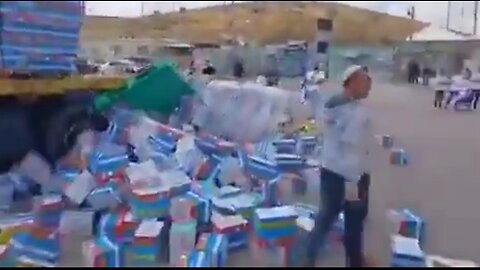Israeli mob of civilians attacking Hashemite charity trucks for Palestinians who need water badly