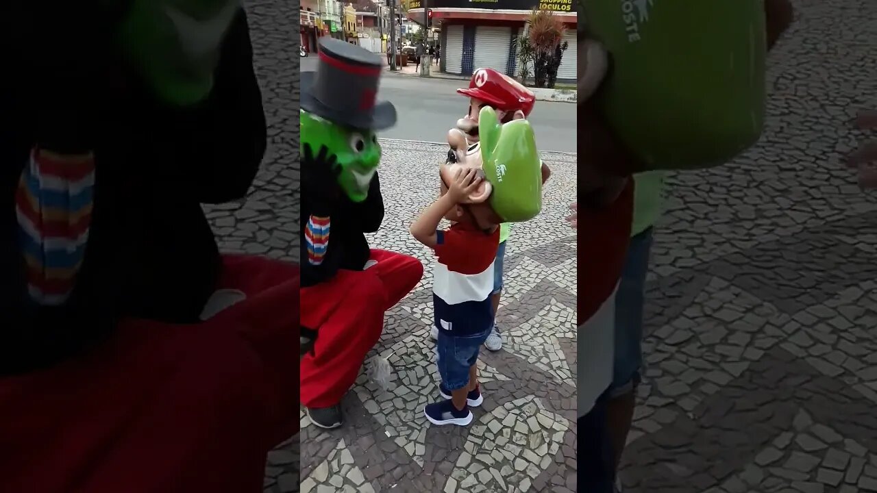 ALEGRIA DAS CRIANÇAS COM FOFÃO, MICKEY MOUSE E LA CASA DE PAPEL DANÇANDO NA CARRETA FURACÃO