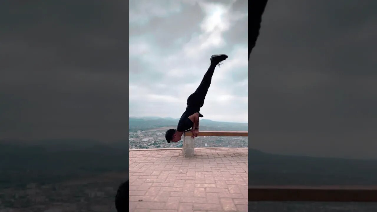 Shoulder Stand Épico en el Morro Solar (Al Borde de un Acantilado)