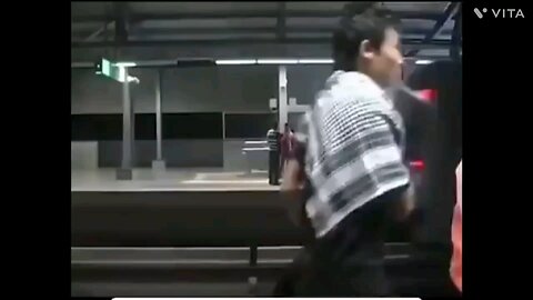Delhi Metro की ladies coach में travel करने वालों के लिए special तोहफा 😂😂😂😂😂😂😂😂