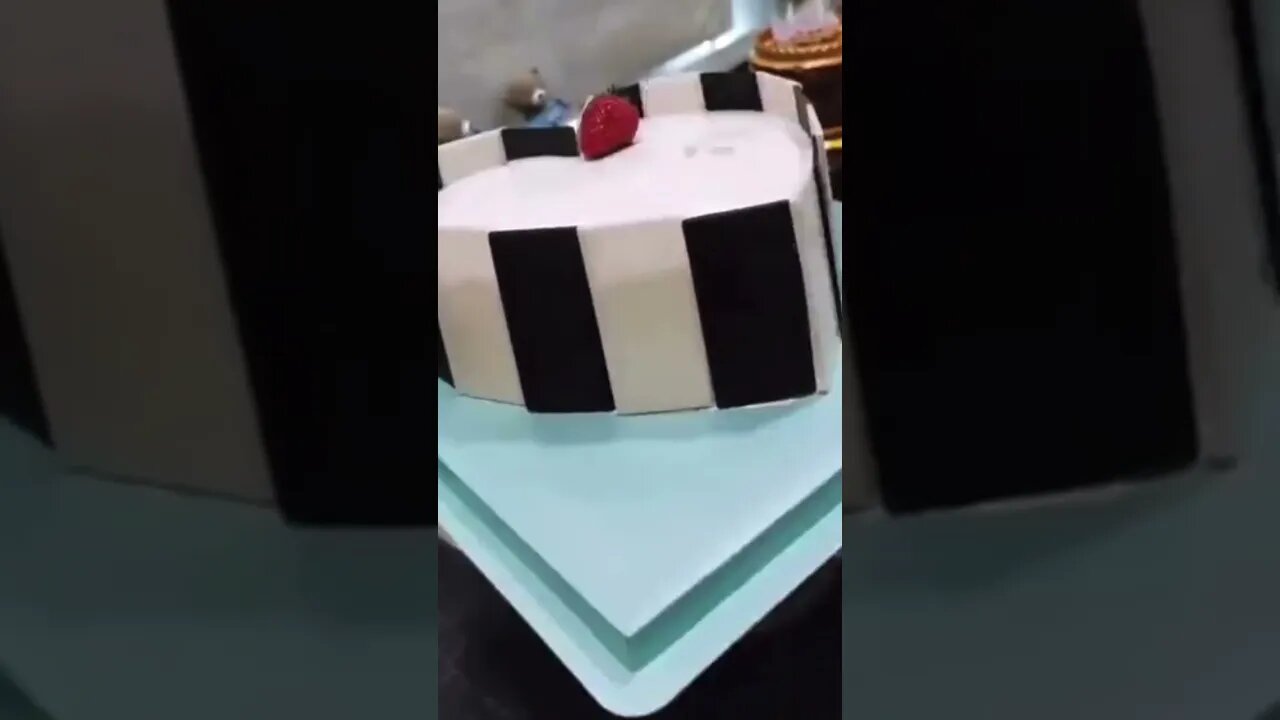 Hugs & Kisses 😘 l#shorts #viral #fyp #fypシ #share #cardib #cake #cakes