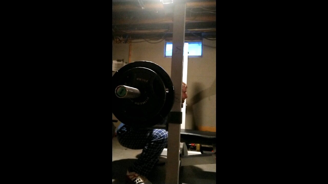 285x5 paused squat beltless