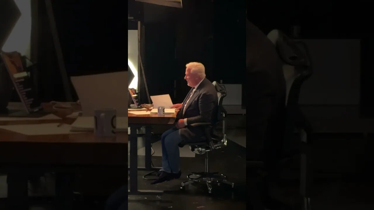 Glenn behind the scenes on Burgumentum and his eyebrows