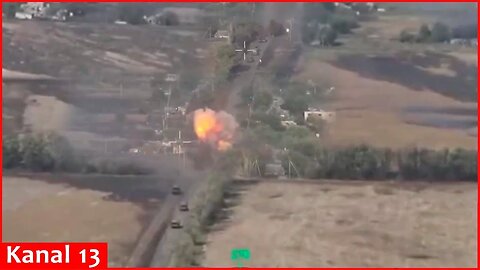 Footage of the next Russian attack on Ugledar city - Ukrainian army met the vehicles with artillery
